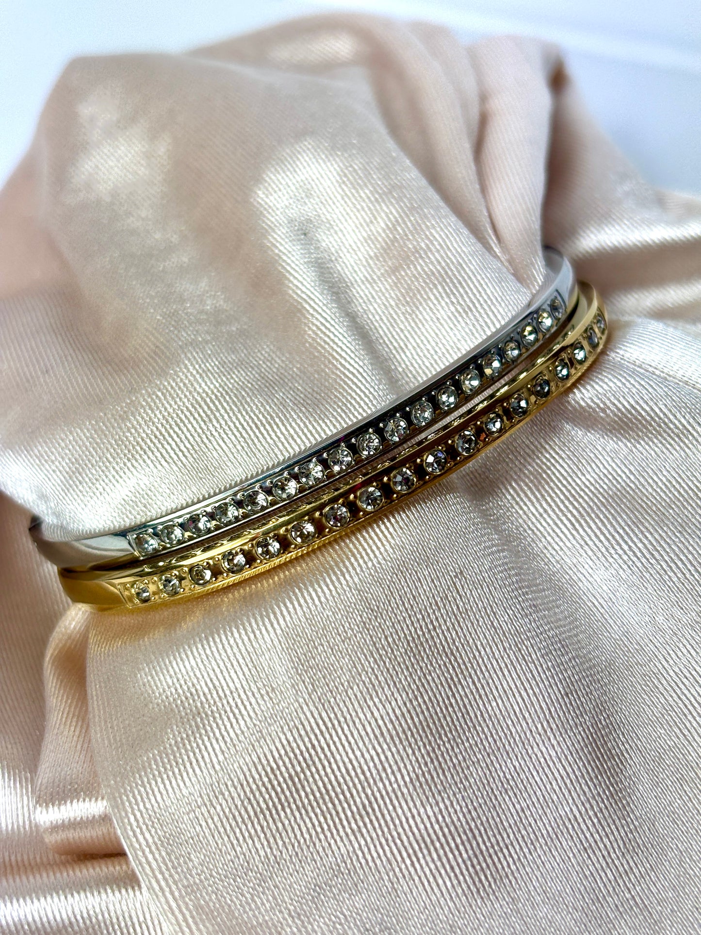 „Luxe Shine“ Armreif – Titan mit Zirkonia